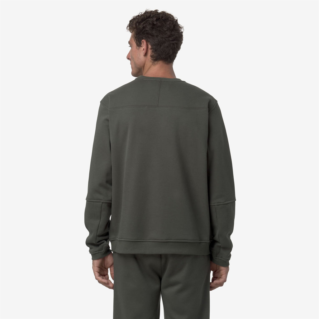 Fleece_UNISEX_NAEL BRUSHED PC_Jumper_GREEN BLACKISH - Commercial 6