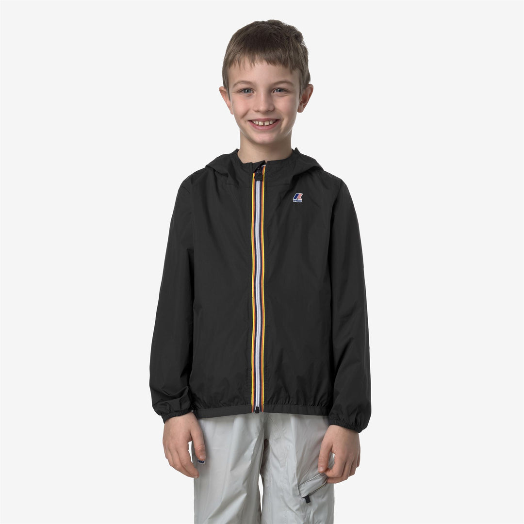 Chaqueta resistente al clima plegable para niños en negro y gris 01