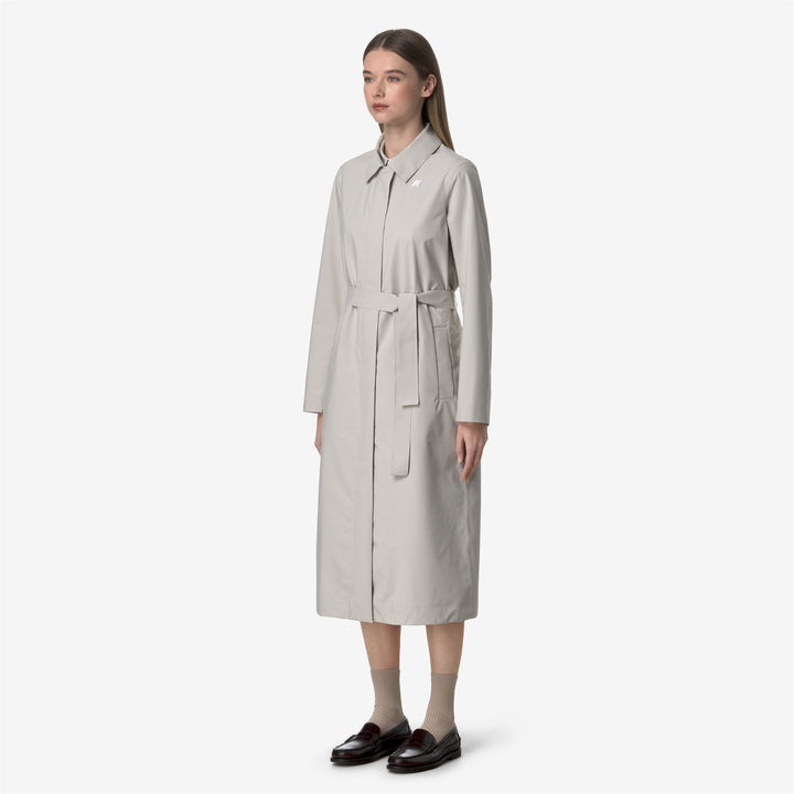 Trench impermeable largo beige y gris para mujer para uso urbano 2