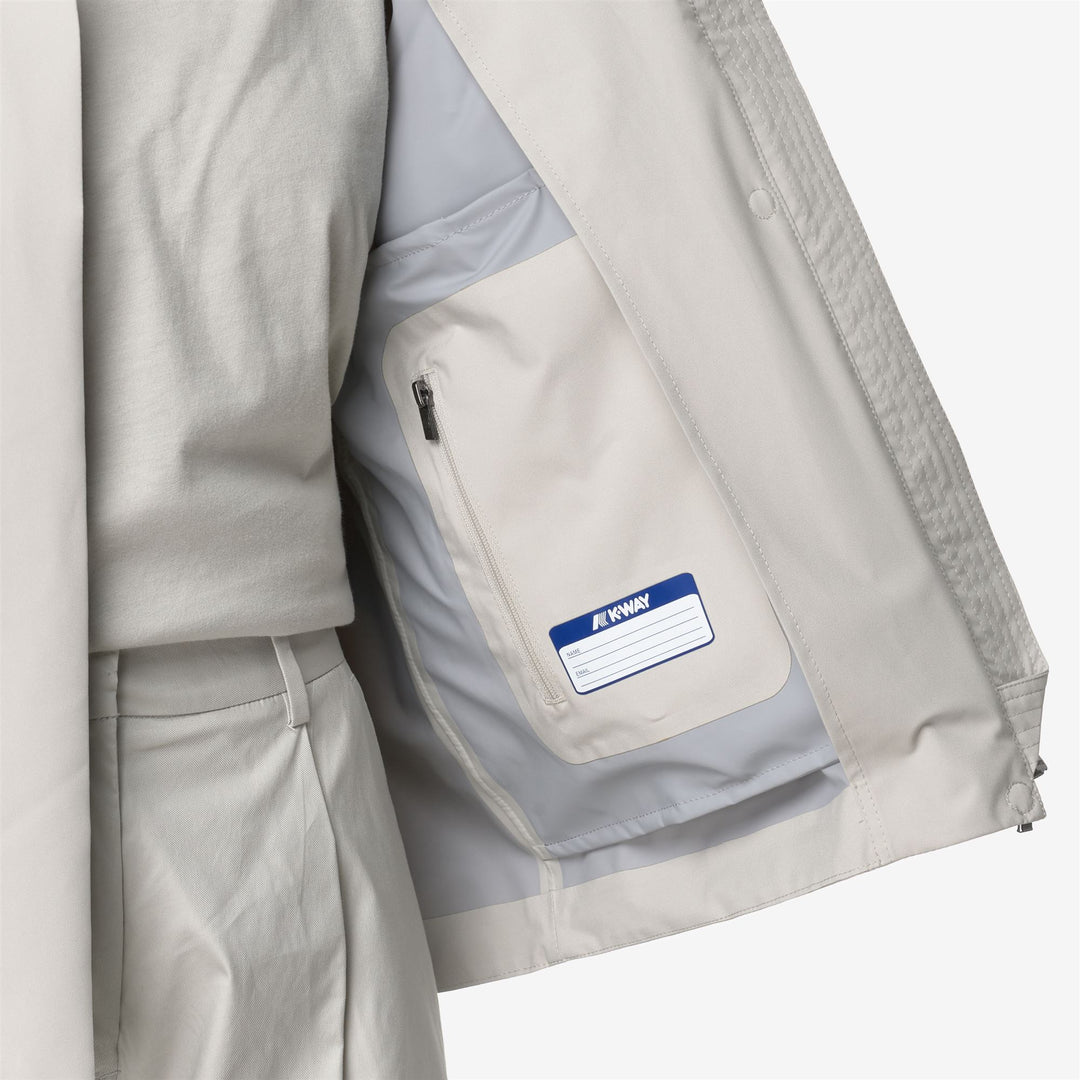 Chaqueta corta de ciudad impermeable para mujer en beige y gris main