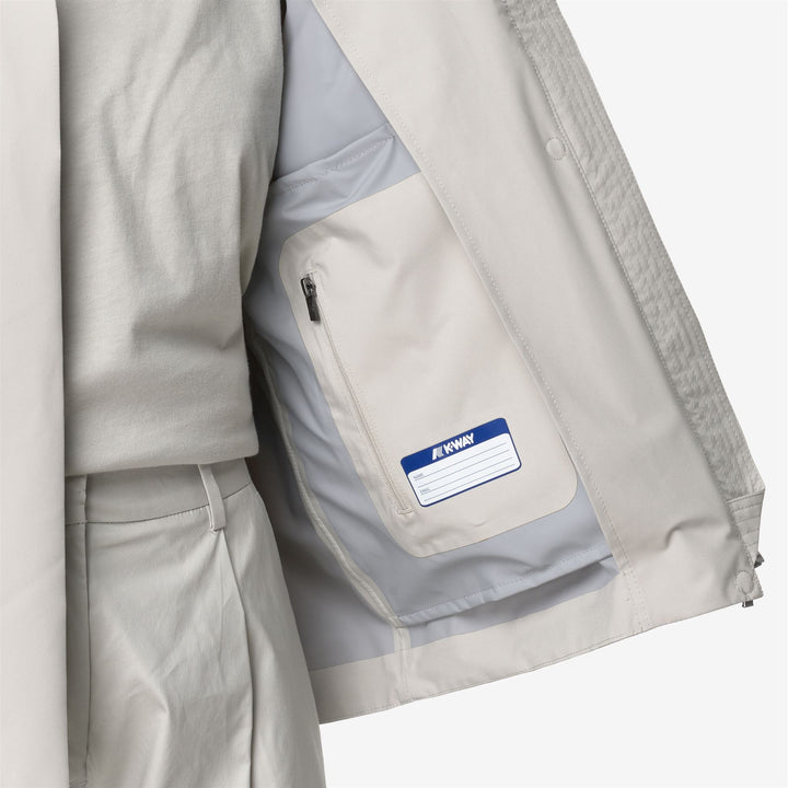 Chaqueta corta de ciudad impermeable para mujer en beige y gris 4