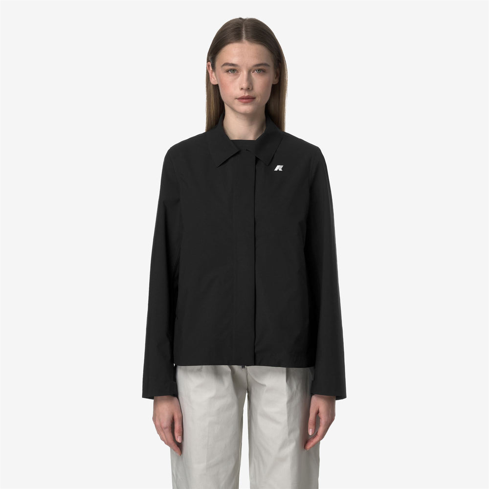 Chaqueta corta impermeable negra y gris para mujer con membrana aislante 02