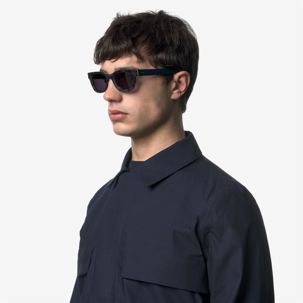 Glasses_UNISEX_KW0004_Sunglasses_56V B3 - Commercial 5