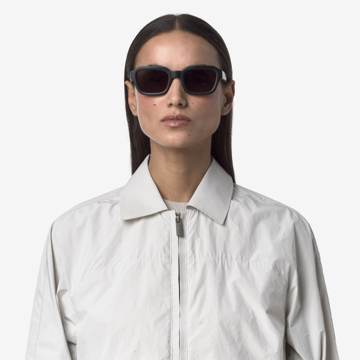 Gafas de sol unisex de acetato geométrico gris con detalle de cinta K-Way 1