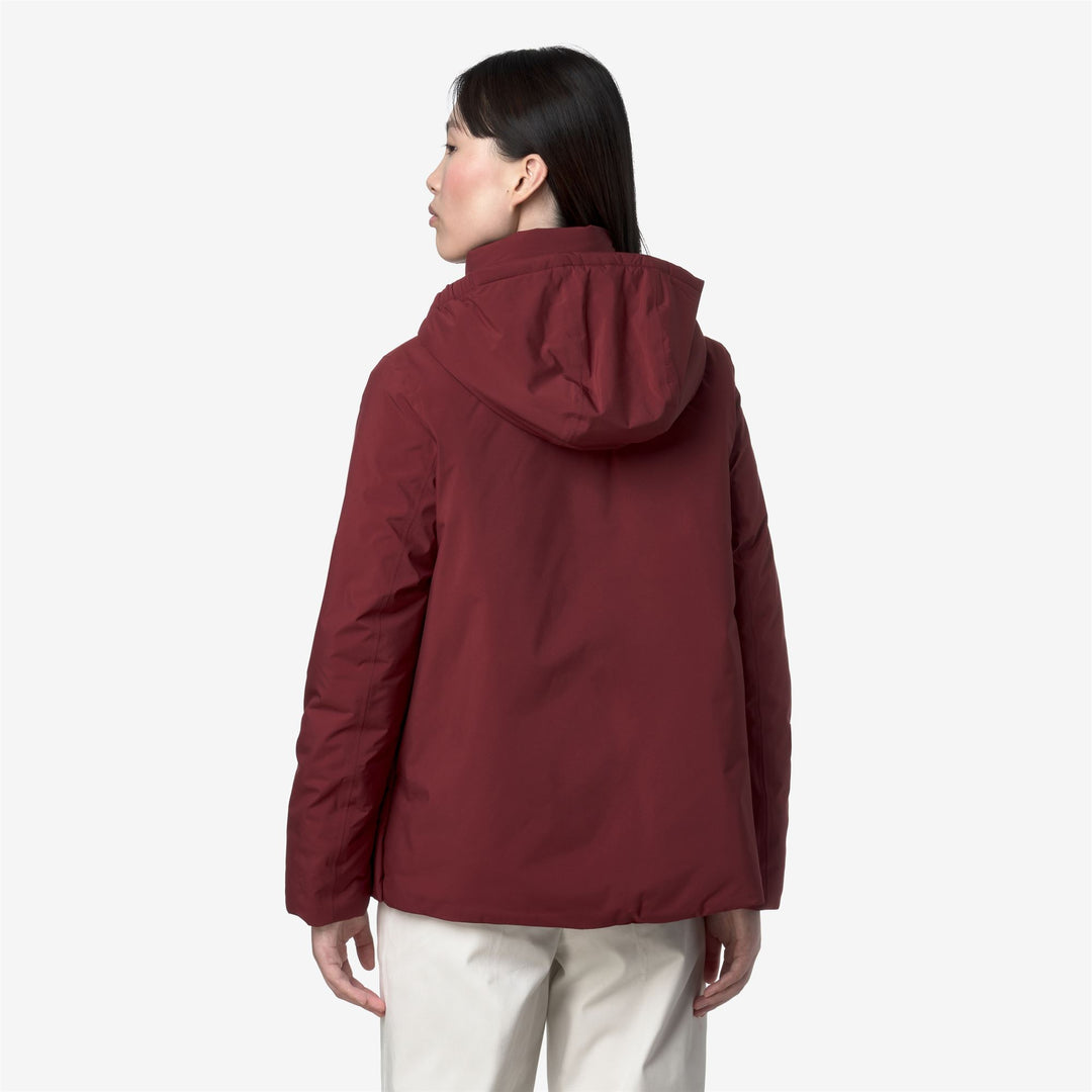 Chaqueta corta impermeable roja para mujer con forro de piel sintética main