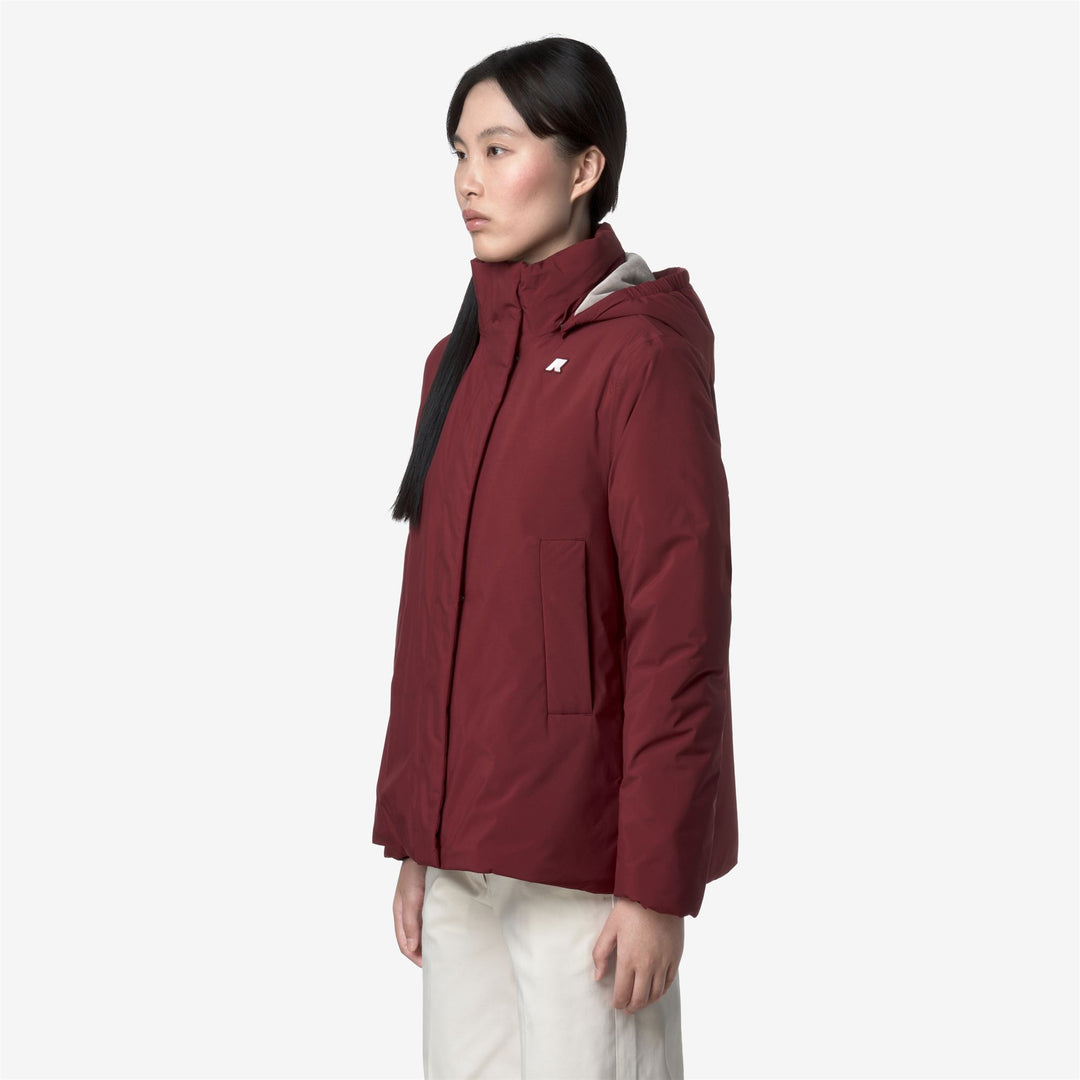 Chaqueta corta impermeable roja para mujer con forro de piel sintética main