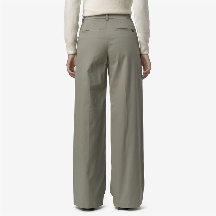 Pantalones chinos anchos de gabardina elástica para mujer, color verde 5