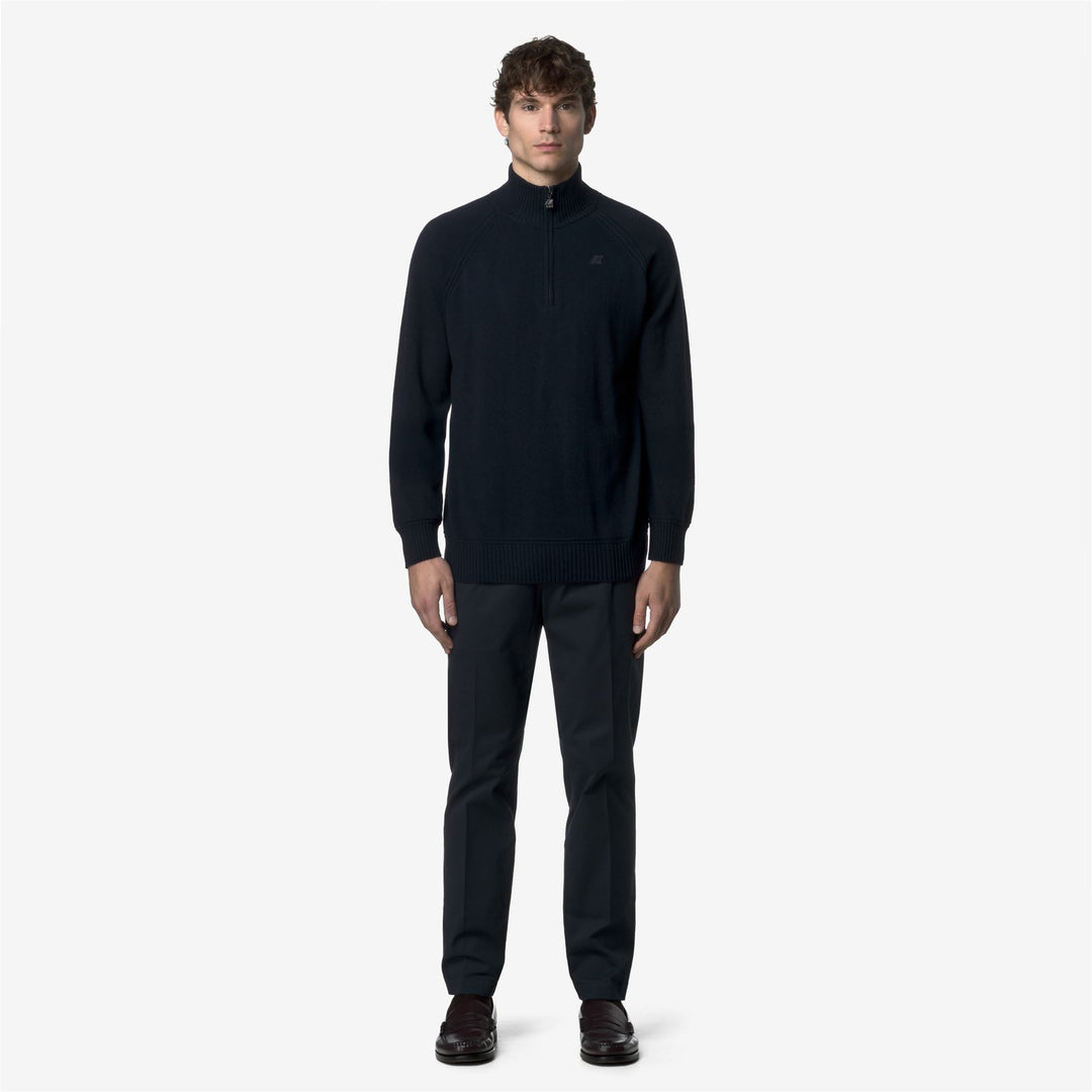 Pantalones chinos azules para hombre con tejido de gabardina elástica 01