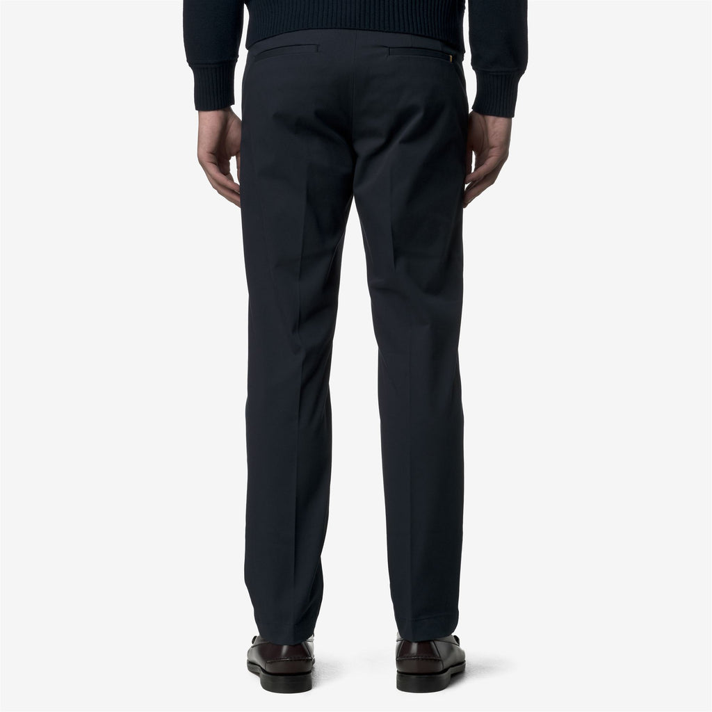 Pants_MAN_AILTON TWILL TECH PEACH_Chino_Blue Depth - Commercial 6
