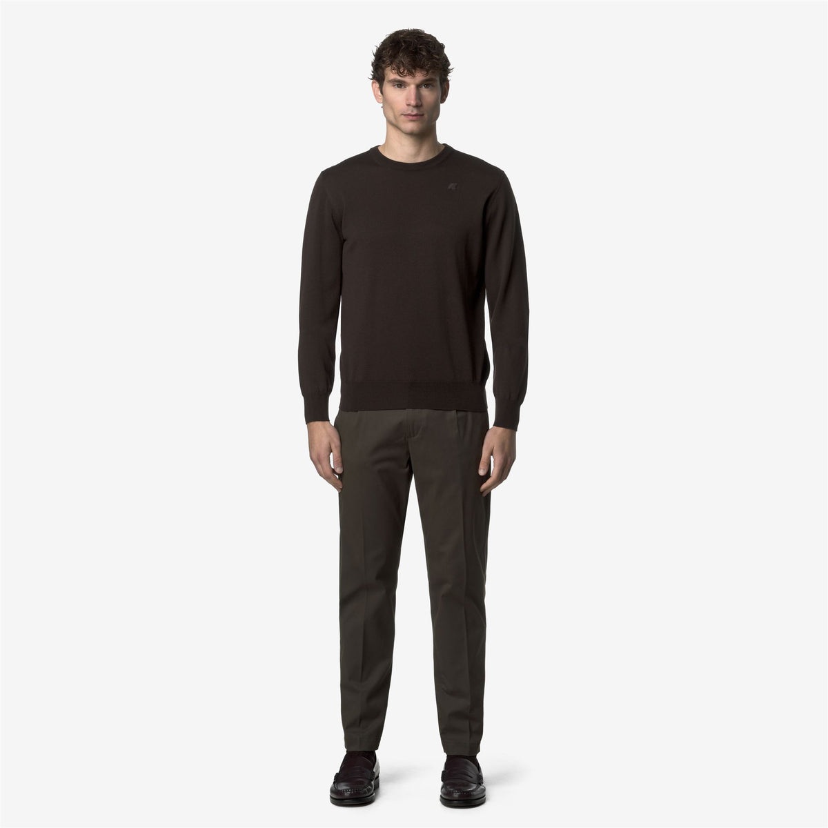 Pants_MAN_AILTON TWILL TECH PEACH_Chino_Black Olive - Commercial 4