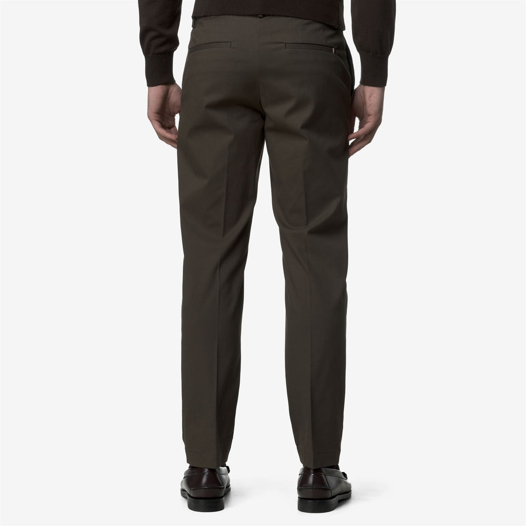 Pants_MAN_AILTON TWILL TECH PEACH_Chino_Black Olive - Commercial 6