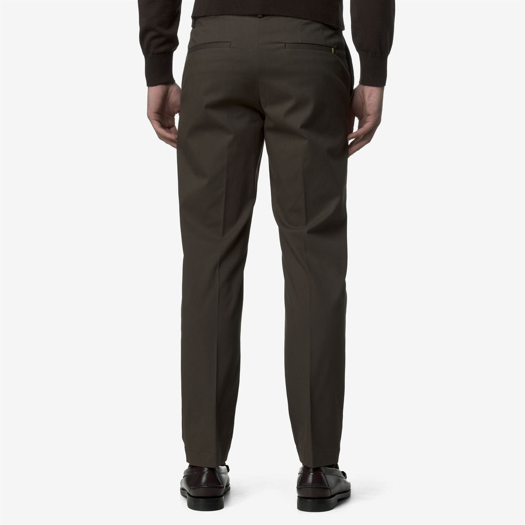 Pantaloni chino da uomo in oliva nero con finitura pesca elasticizzata main