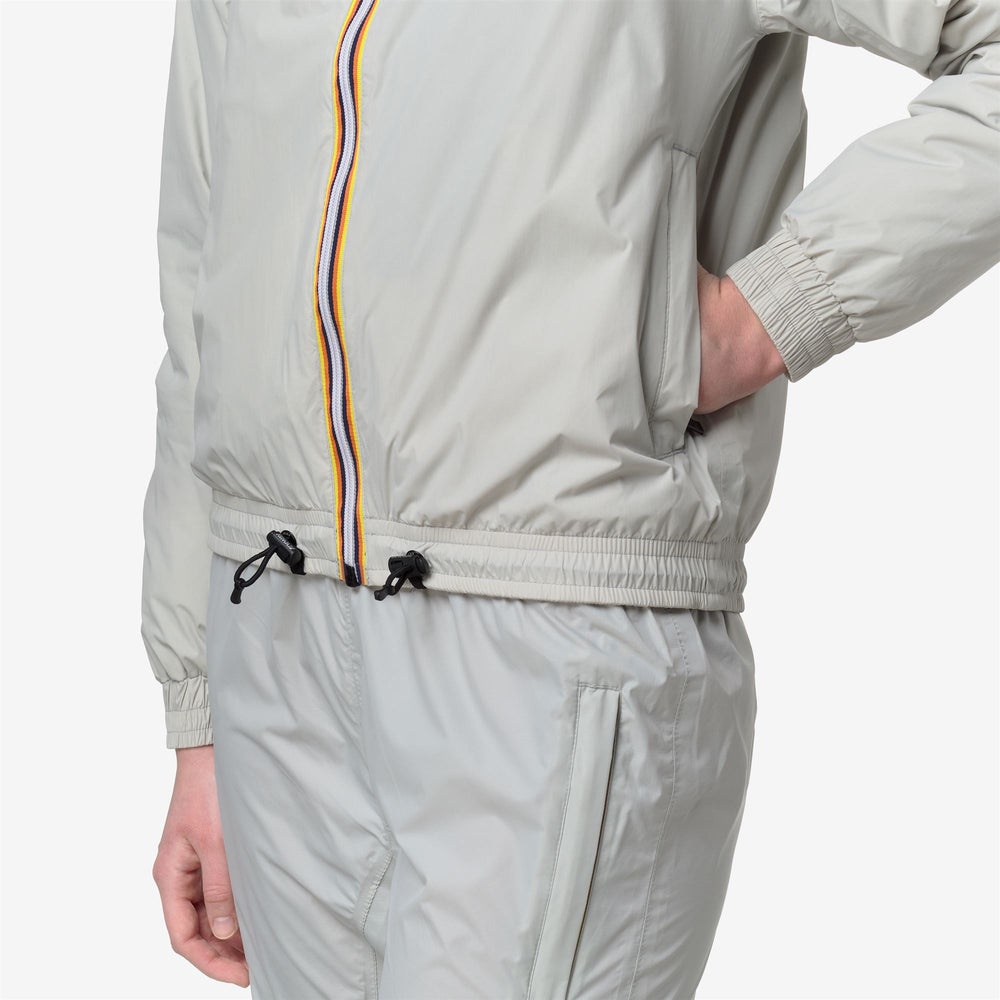 Chaqueta corta impermeable beige para mujer con aislamiento PrimaLoft 02