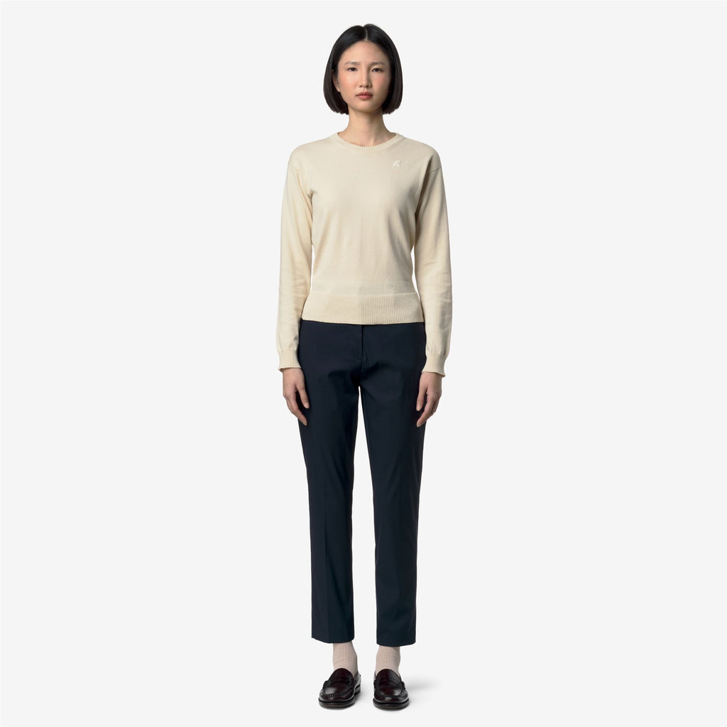 Pants_Woman_BELLE TWILL TECH_Chino_Blue Depth - Commercial 4