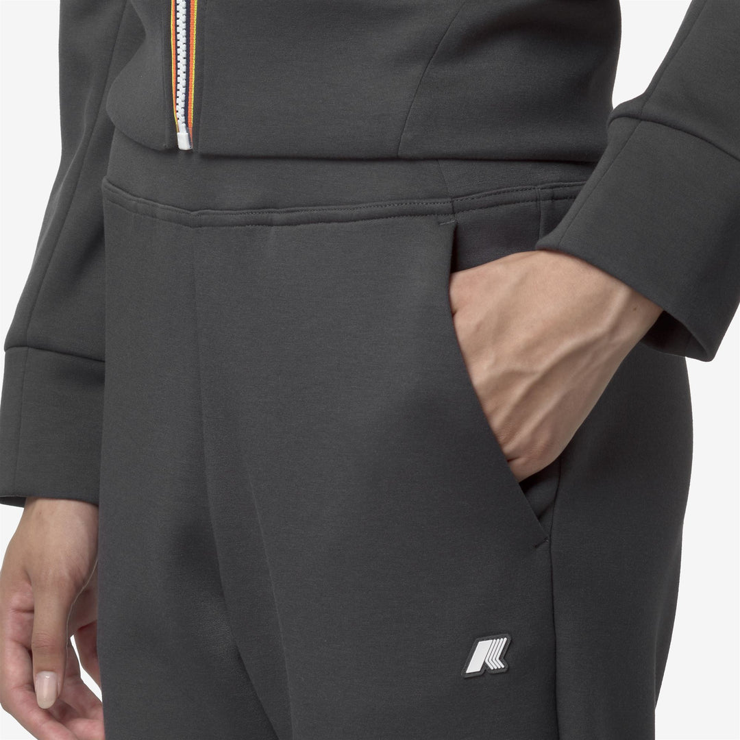 Pantalón deportivo gris oscuro para mujer para todas las estaciones main