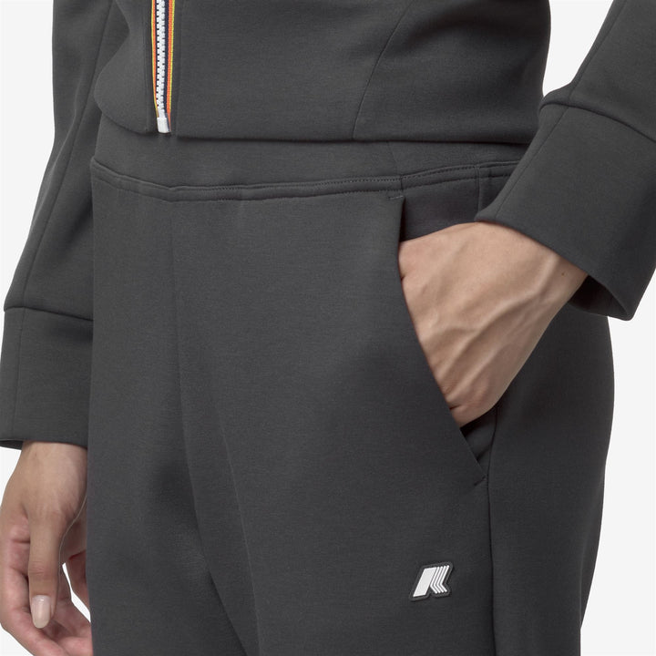 Pantalón deportivo gris oscuro para mujer para todas las estaciones 2