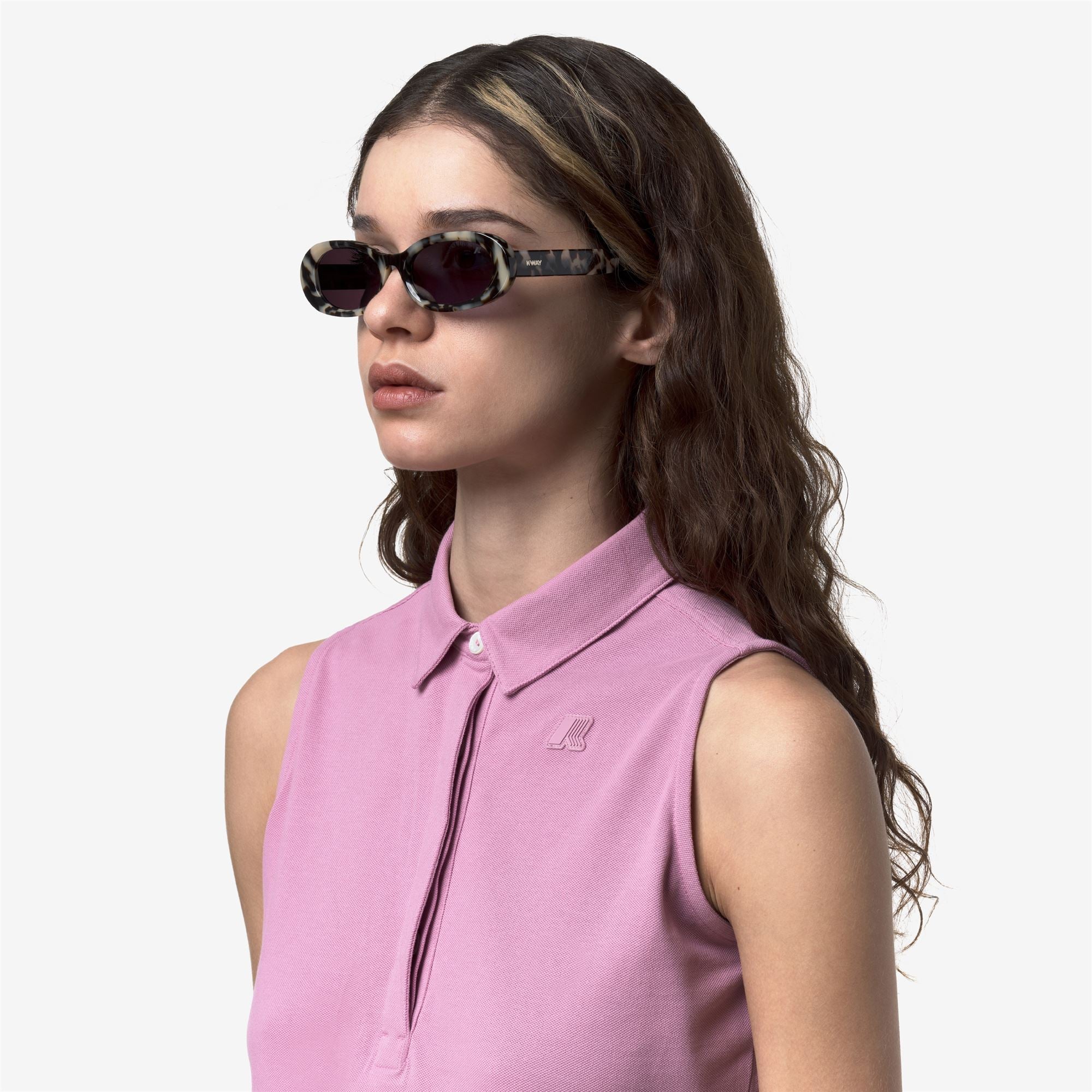 Glasses_Woman_KW0032_Sunglasses_55V B3 - Commercial 5