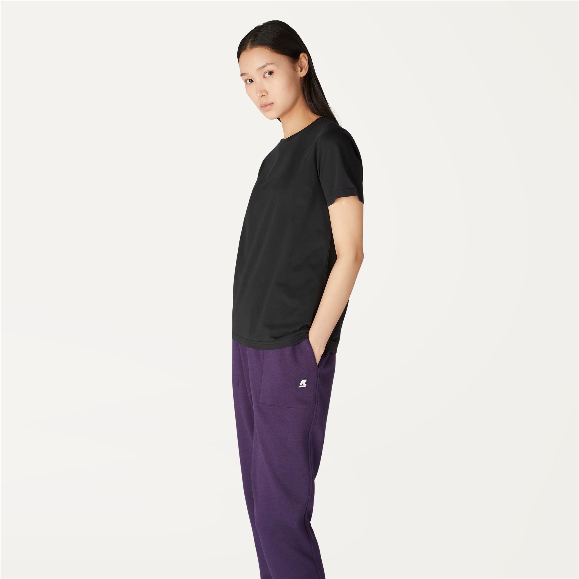 T-Shirts & Top_WOMAN_AMALIA_T-Shirt_Black Pure - Commercial 5