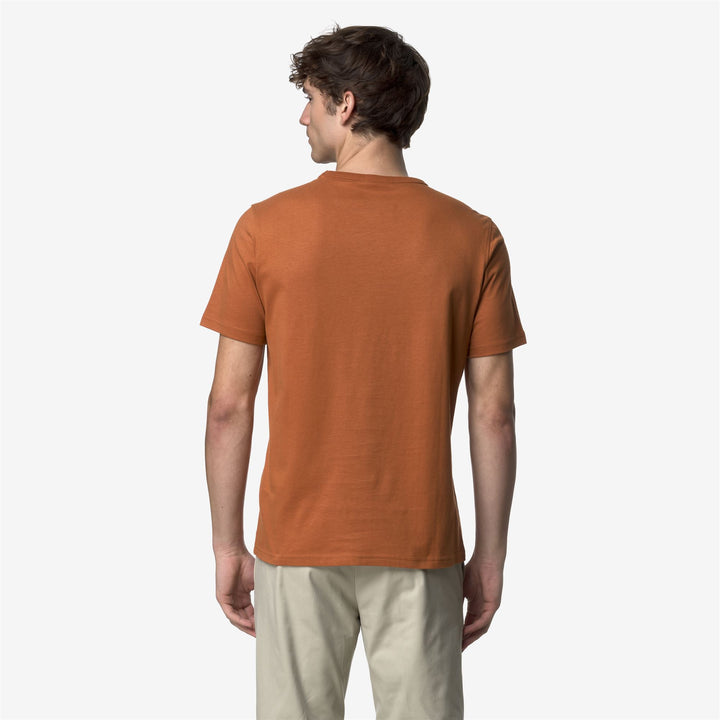 Camiseta naranja ajustada para hombre con letras estampadas 5