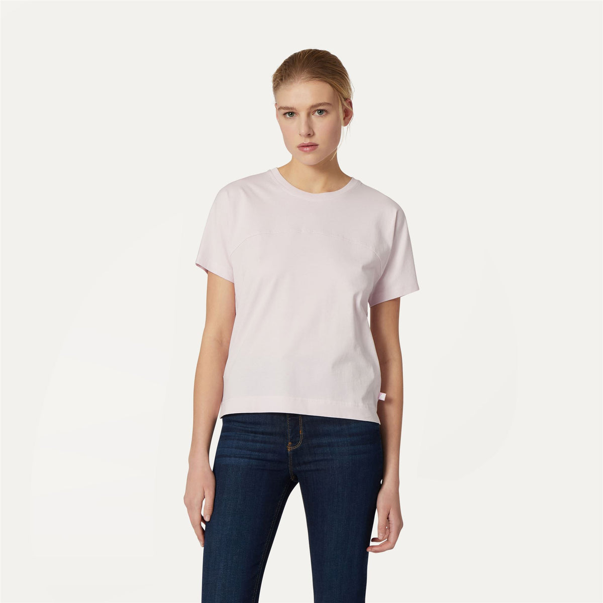 T-Shirts & Top_WOMAN_GIZELLE_T-Shirt_Pink Rose - Commercial 4