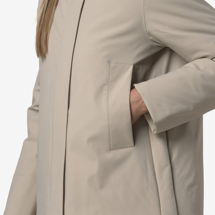 Chaqueta corta elegante beige para mujer con capucha y botones a presión 2