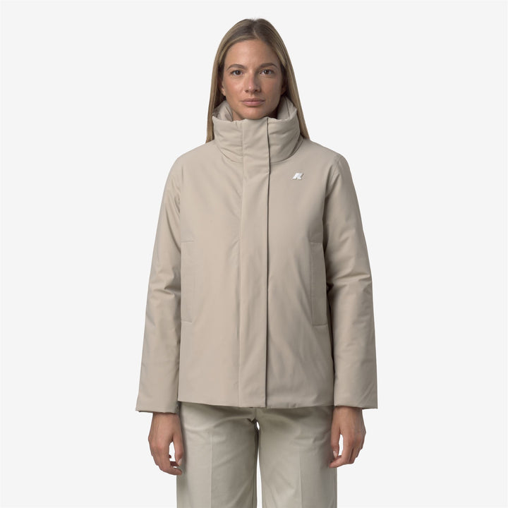 Chaqueta corta elegante beige para mujer con capucha y botones a presión 3