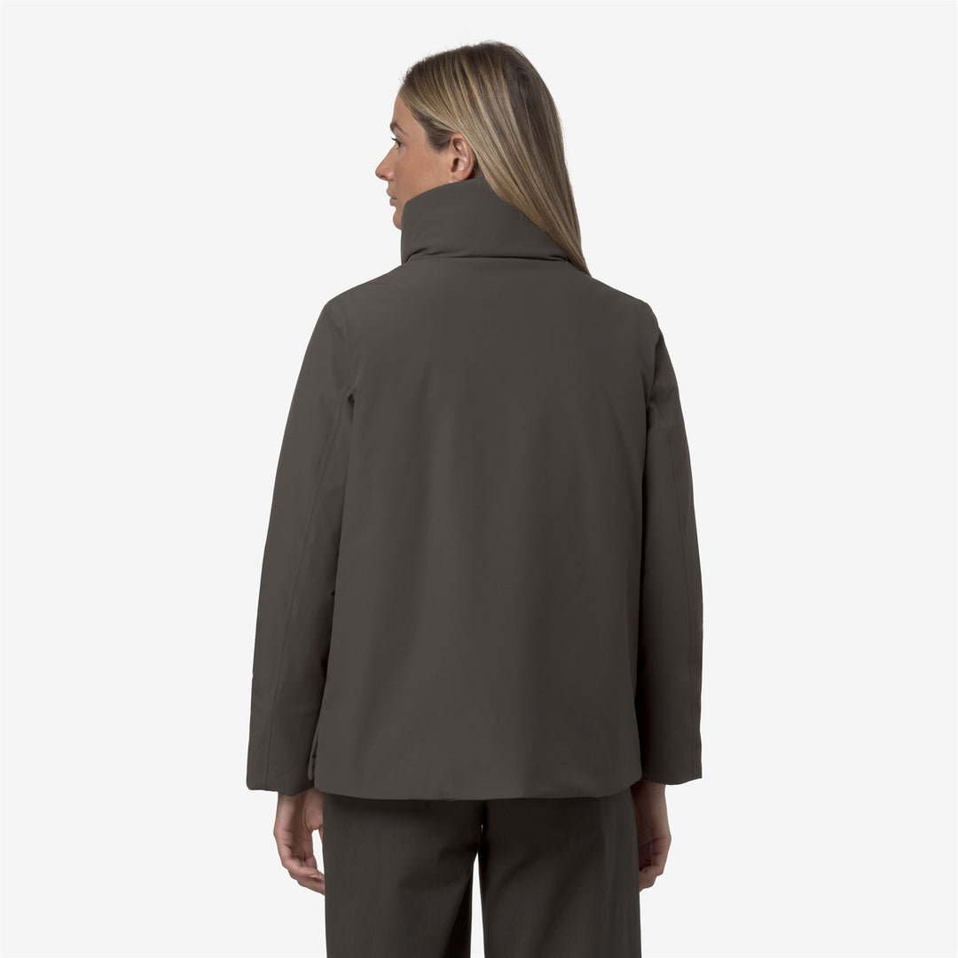 Chaqueta corta de moda para mujer con capucha en color oliva negro main