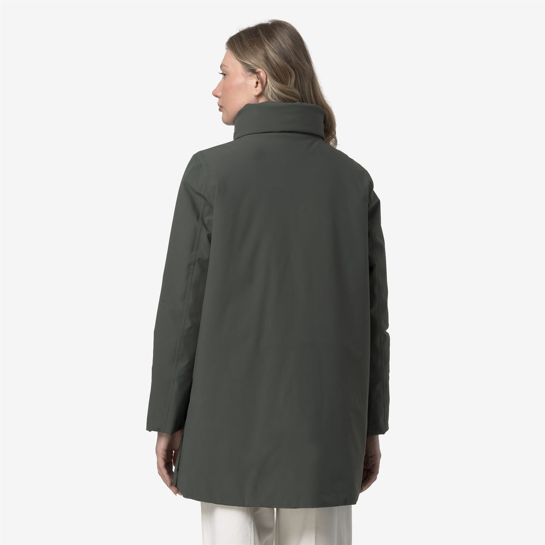Chaqueta elegante de mujer negra y verde con capucha main