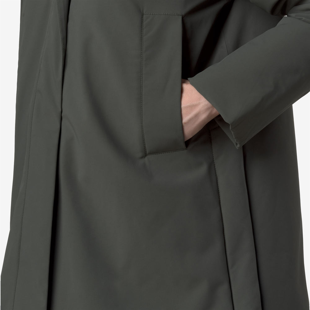 Giacca elegante da donna nera e verde con cappuccio 02