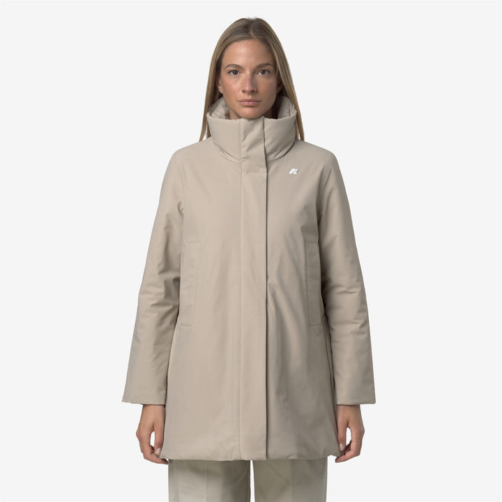 Chaqueta elegante beige de longitud media con capucha para mujer 3