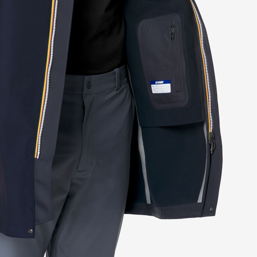 Chaqueta impermeable larga para hombre en azul profundo con capa aislante 02