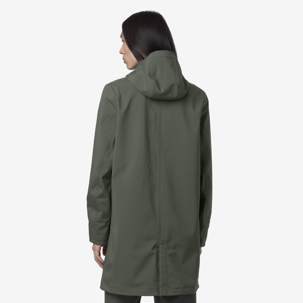 Chaqueta impermeable larga verde y negra para hombre 02