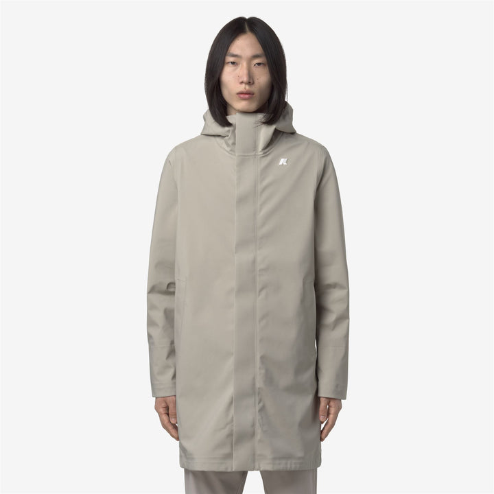 Chaqueta impermeable larga de hombre beige con capucha 3