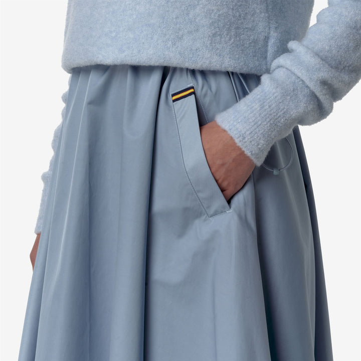 Falda larga de satén azul para mujer ideal para la ciudad 2