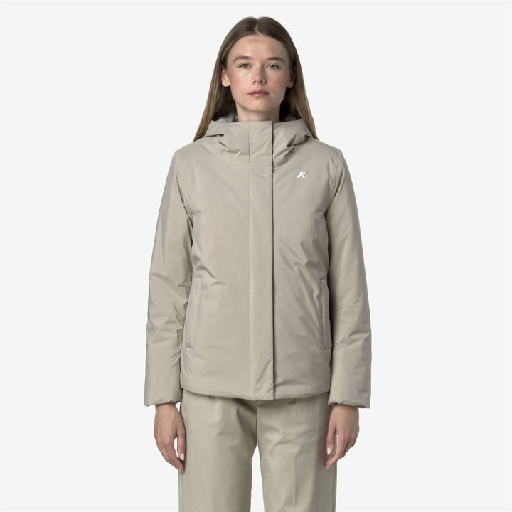 Chaqueta corta aislante beige con capucha para mujer 3