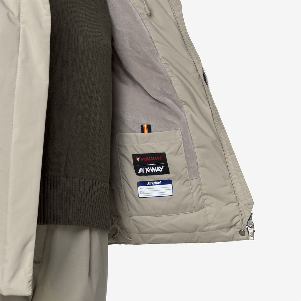 Chaqueta corta aislante beige con capucha para mujer 02