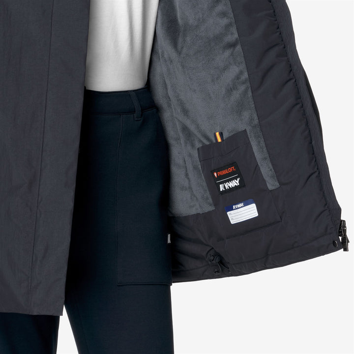 Chaqueta azul de mujer de media longitud con tejido suave 2