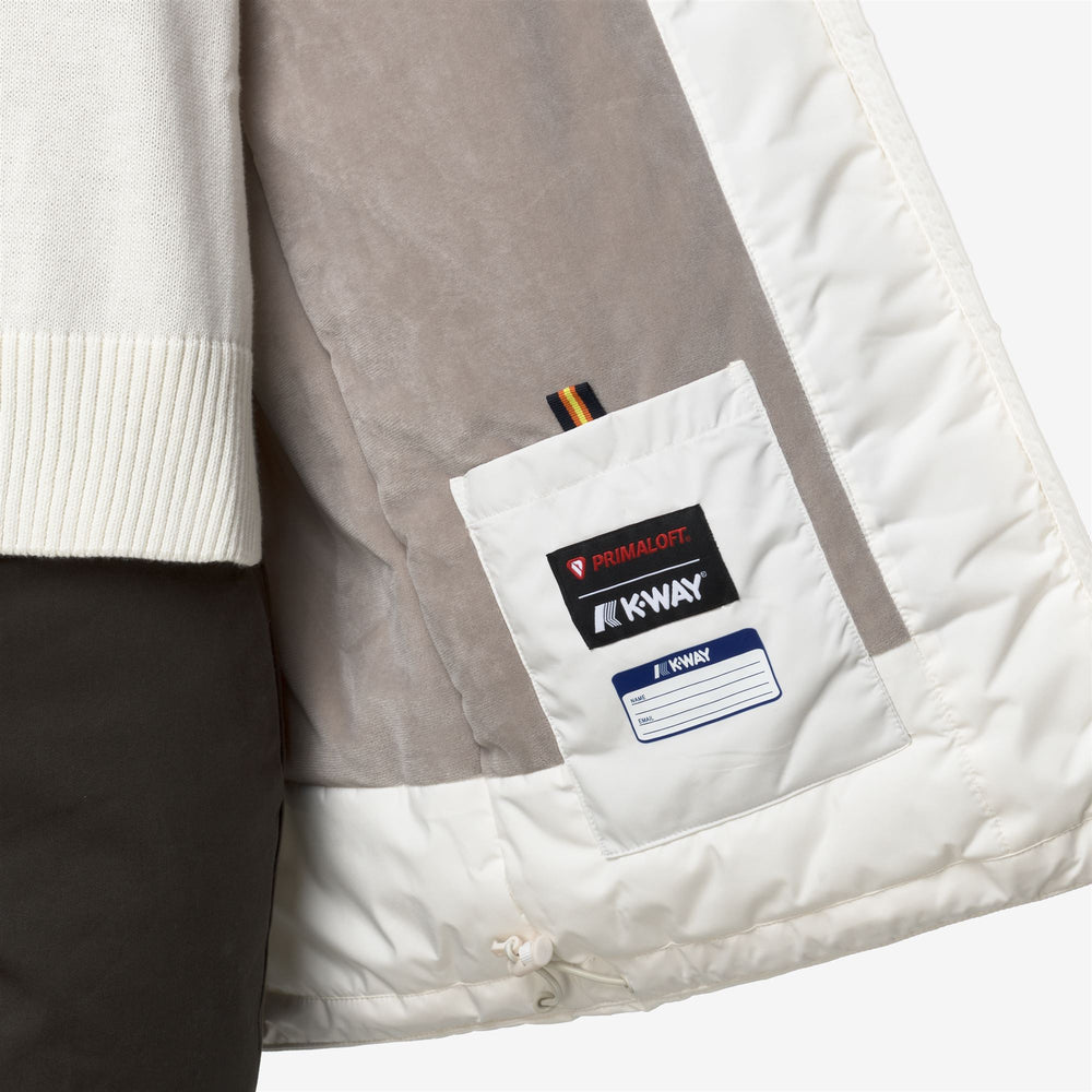 Chaqueta blanca de tacto suave de longitud media para mujer con capucha 02