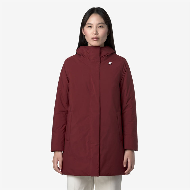 Chaqueta aislante roja de longitud media para mujer con ajuste ajustable 3