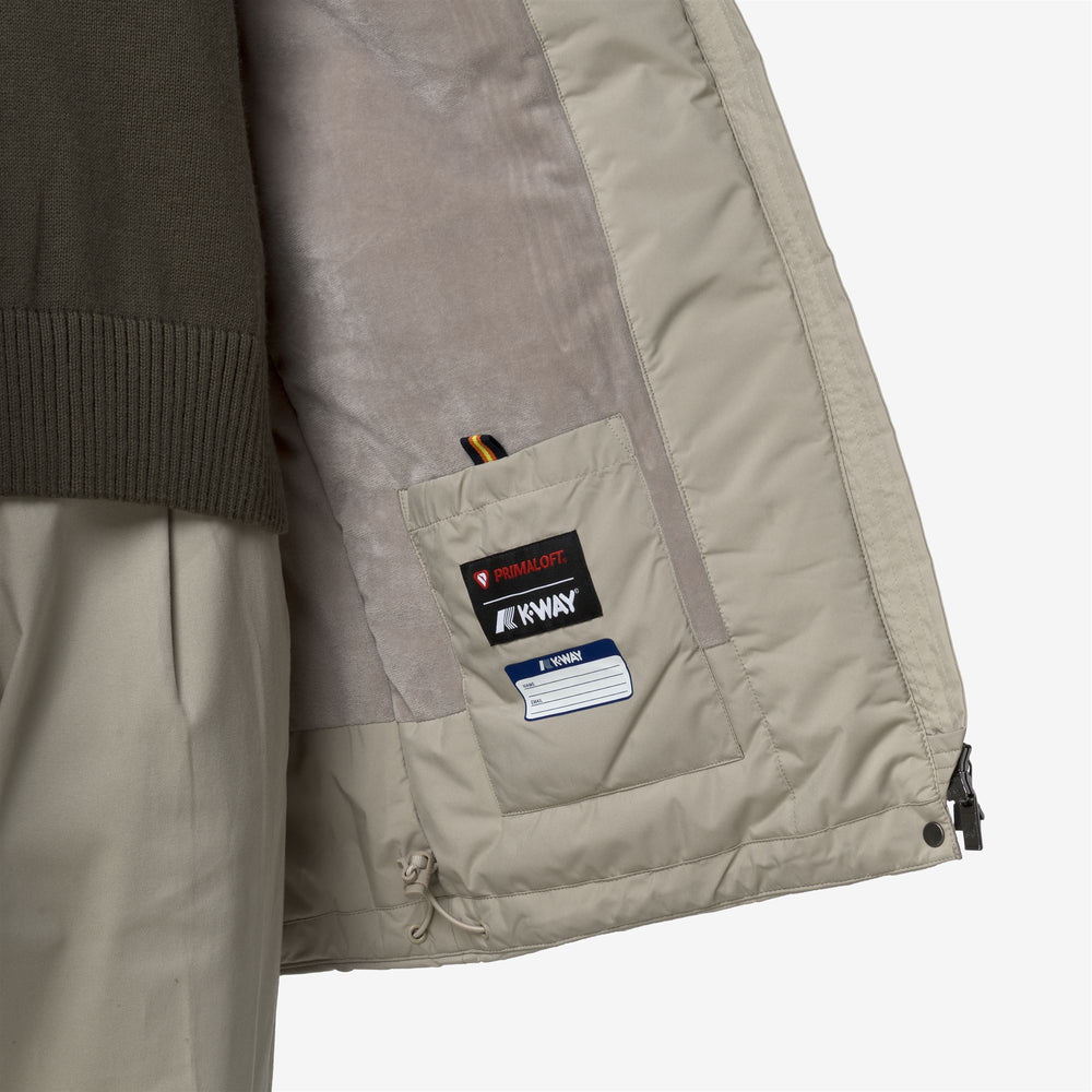 Chaqueta aislante beige de longitud media para mujer con capucha ajustable 02