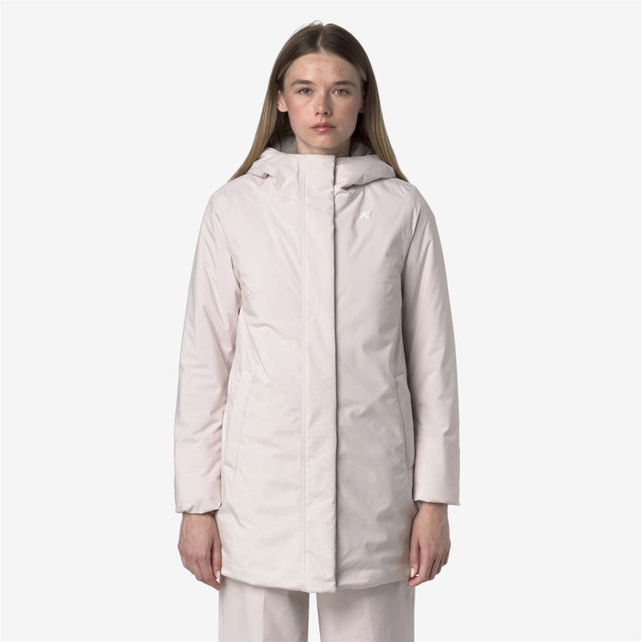 Chaqueta gris de tacto suave de longitud media para mujer con capucha ajustable 3