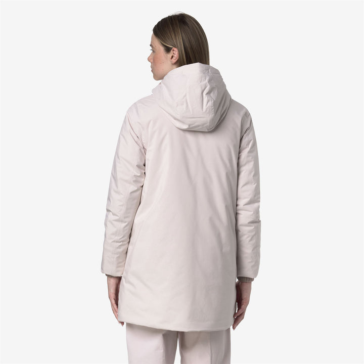 Chaqueta gris de tacto suave de longitud media para mujer con capucha ajustable 5