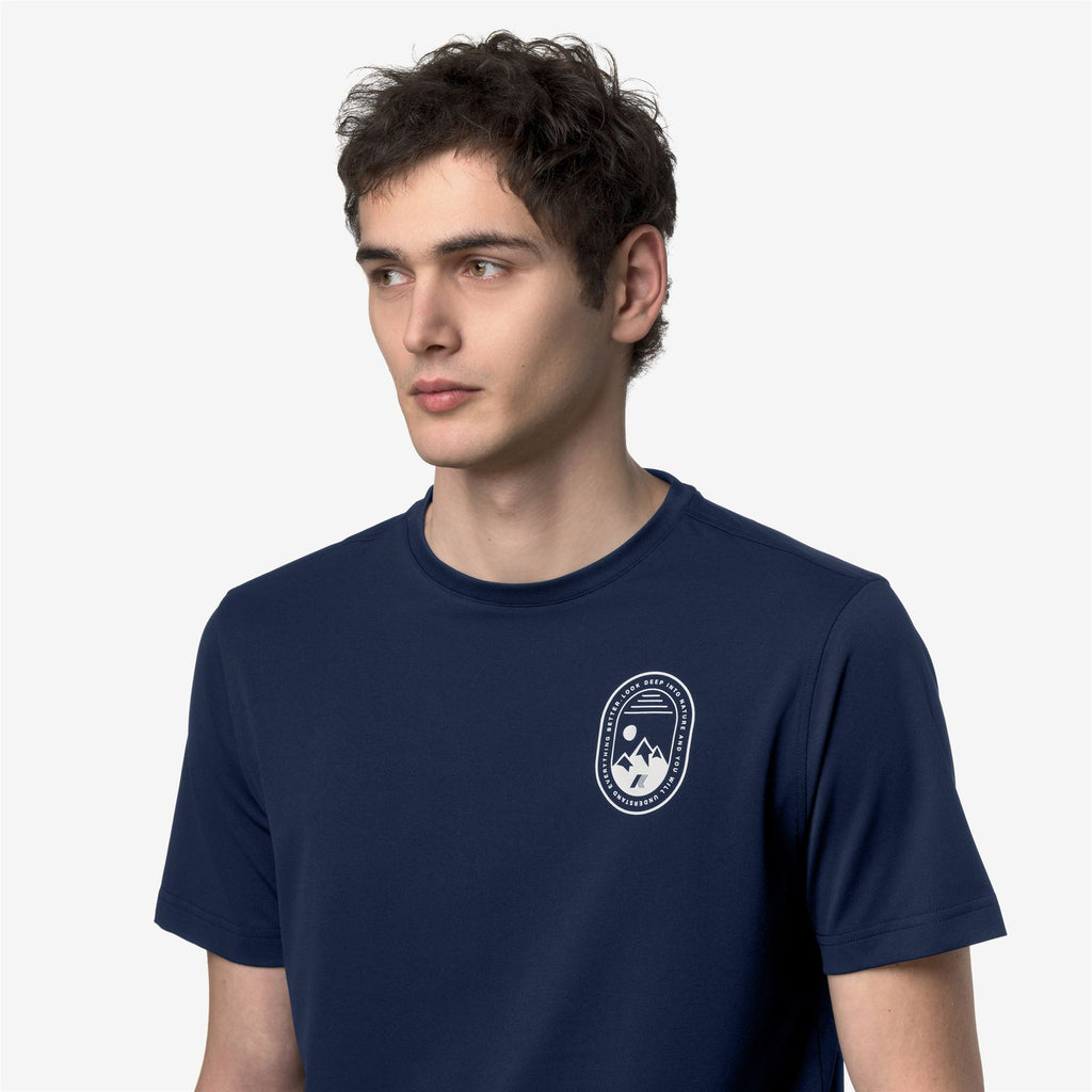T-Shirts & Top_Man_GRAPHEL_T-Shirt_Blue Insignia - Commercial 7