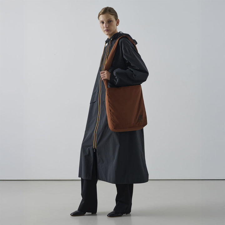 Borsa a tracolla imbottita unisex marrone per gli spostamenti quotidiani 4