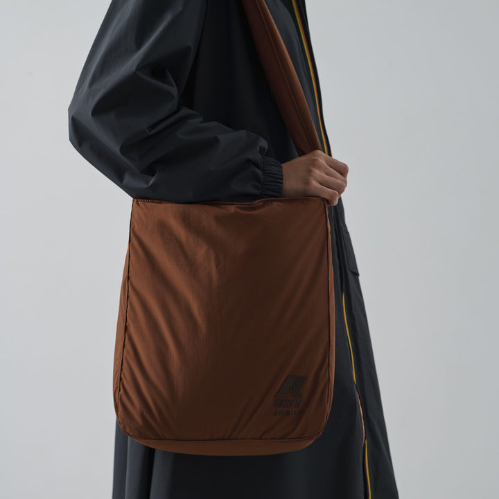 Borsa a tracolla imbottita unisex marrone per gli spostamenti quotidiani 6