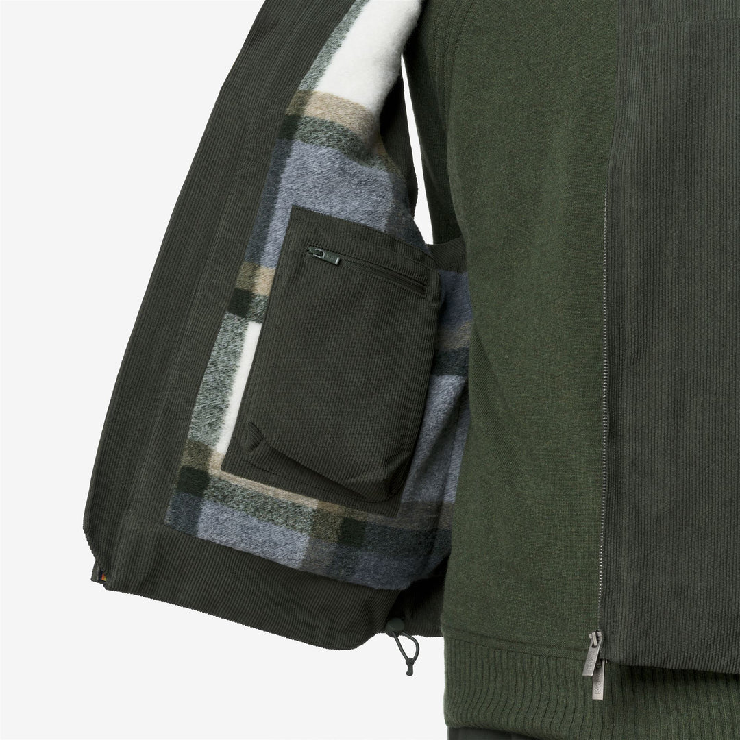 Chaleco de pana verde para hombre con acolchado PrimaLoft main