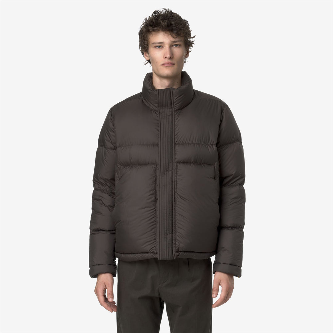 Chaqueta acolchada corta para hombre color oliva negro con aislamiento de plumón main