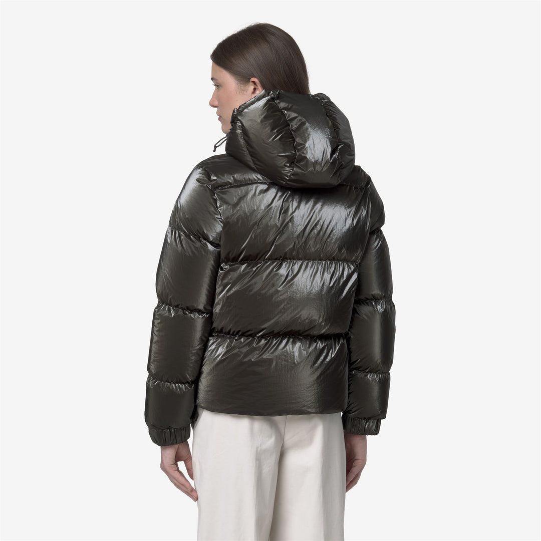 Chaqueta acolchada corta para mujer color oliva negro con relleno de plumón natural main