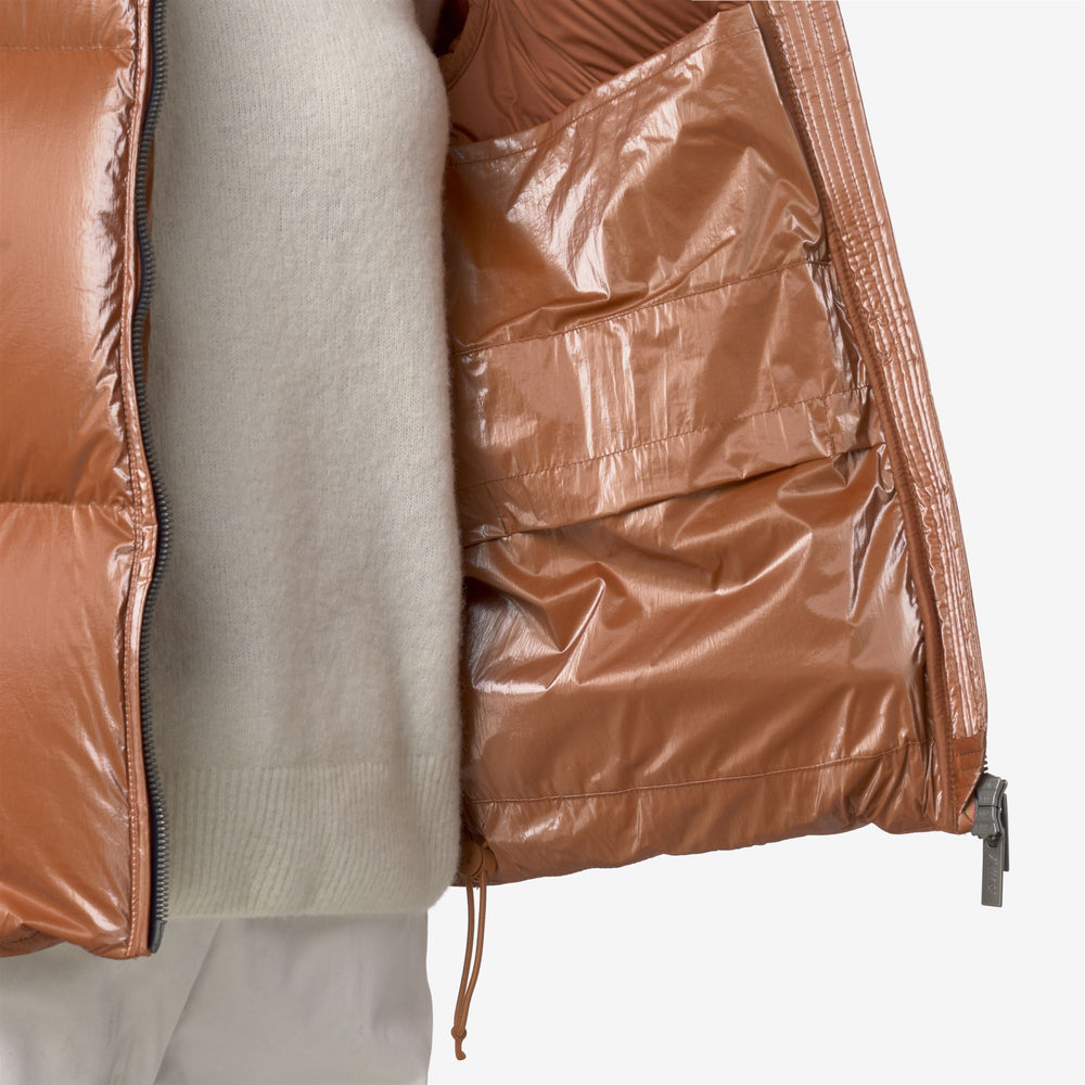 Chaqueta acolchada corta naranja para mujer con relleno de plumón 02