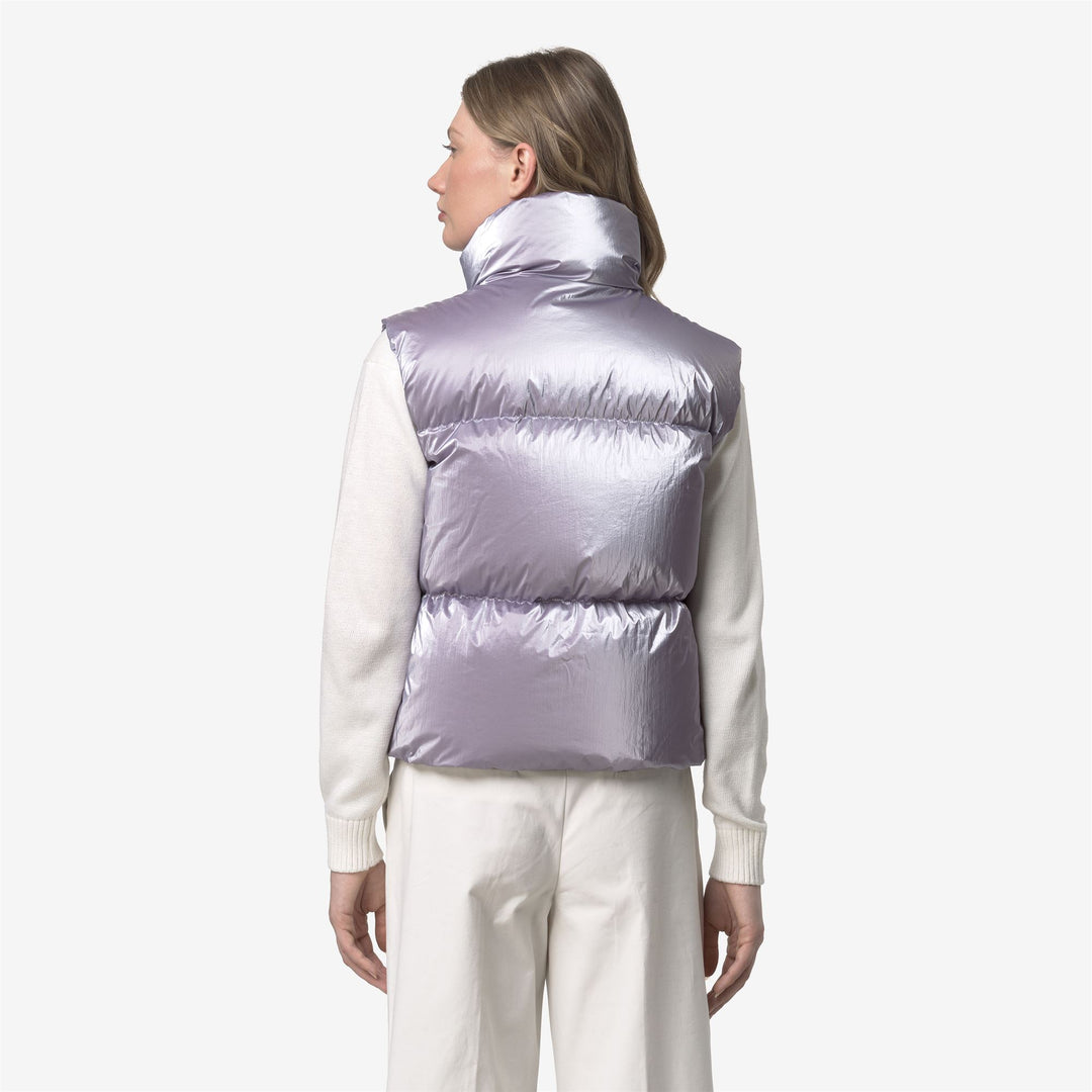 Chaleco acolchado elegante para mujer violeta con aislamiento de plumón natural. main